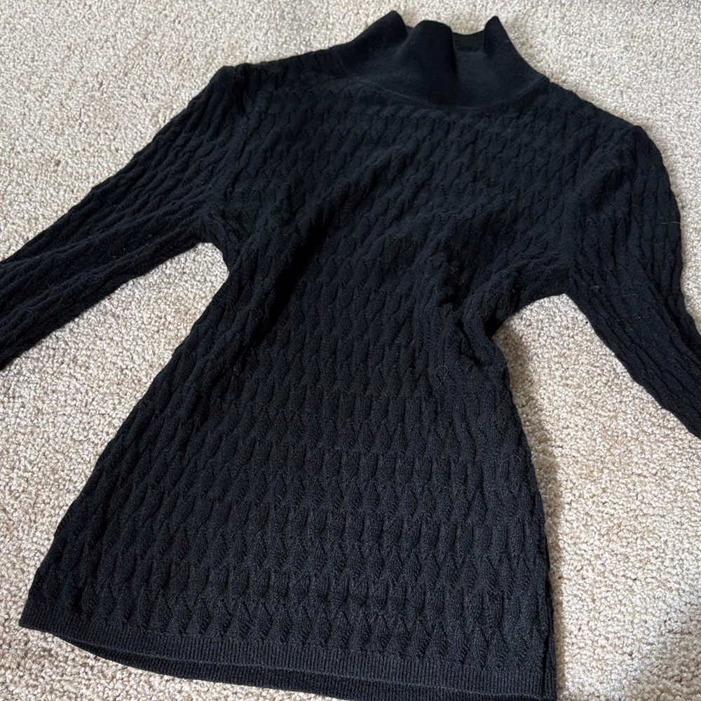 Elegant GAP Black Turtleneck Sweater
